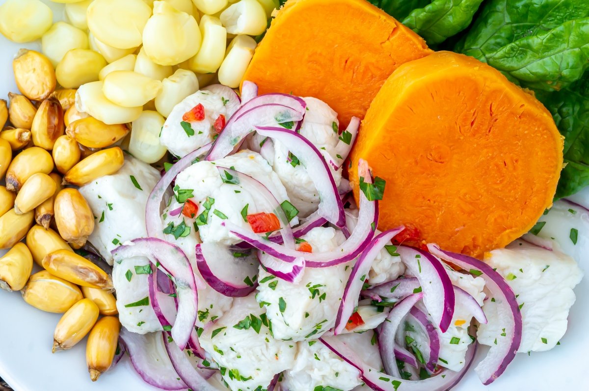 Acompañamientos perfectos para tu ceviche (guarniciones y bebidas)
