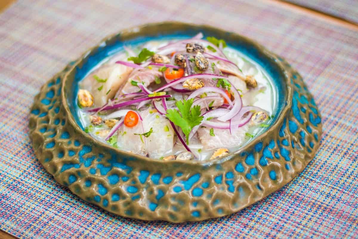 Ceviche clásico argentino con toques marinos